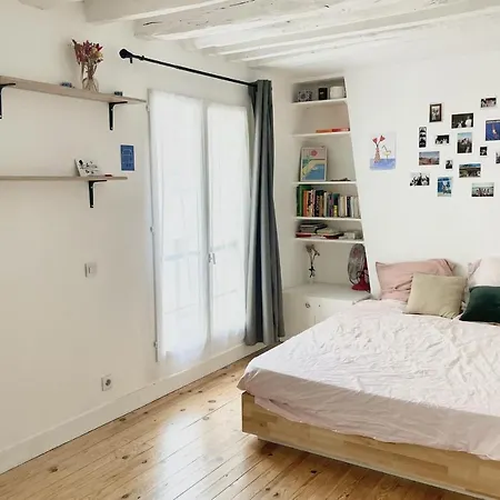 Charming Studio In Heart Of The Marais 4th